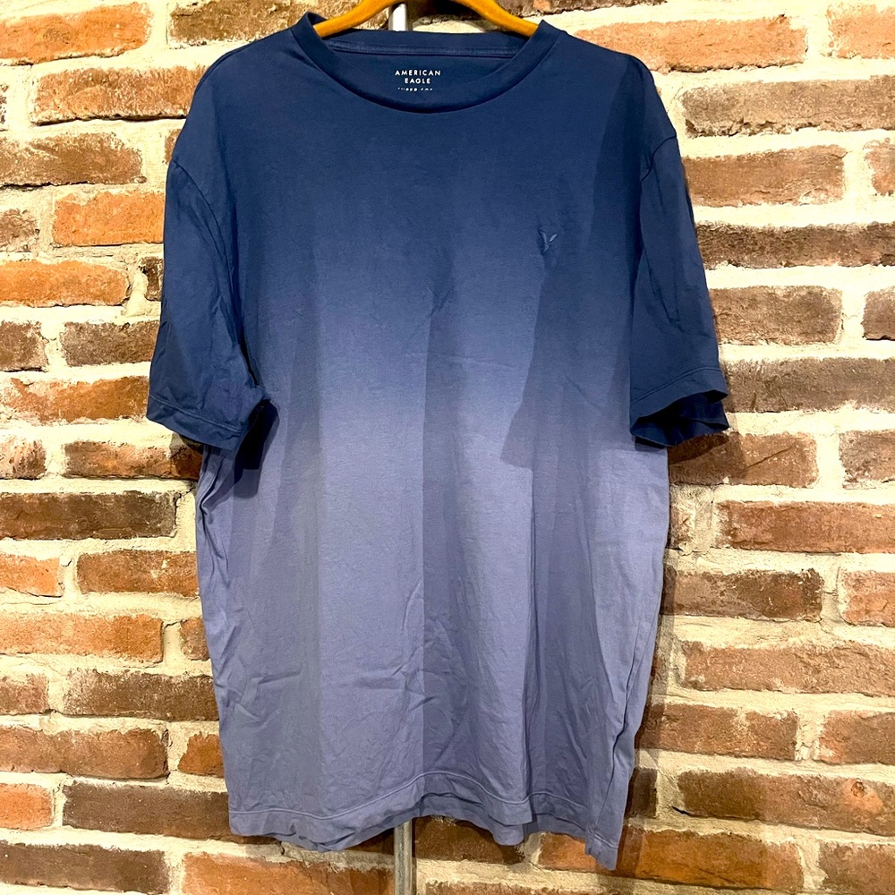 American Eagle Outfitters Blue Ombre Short Sleeve Crew Neck Tee Size L